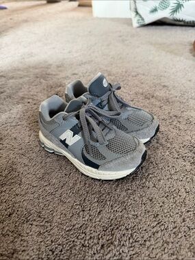 Toddler 2002r new balance shoes
